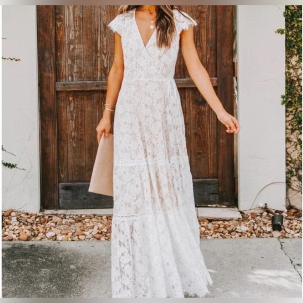 NWT Aakaa Steadfast Love Lace Wrap Maxi Dress Lined Cap Sleeves Size Medium